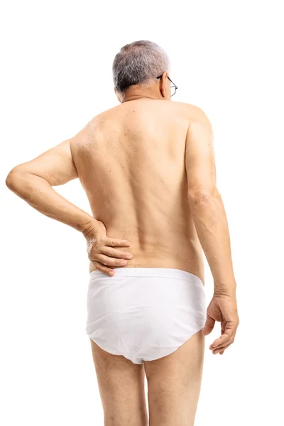 Зрелый мужчина в нижнем белье, страдающий от боли в спине — стоковое фото