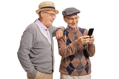yaşlı adam bir cep telefonu üzerinde müzik dinlemek