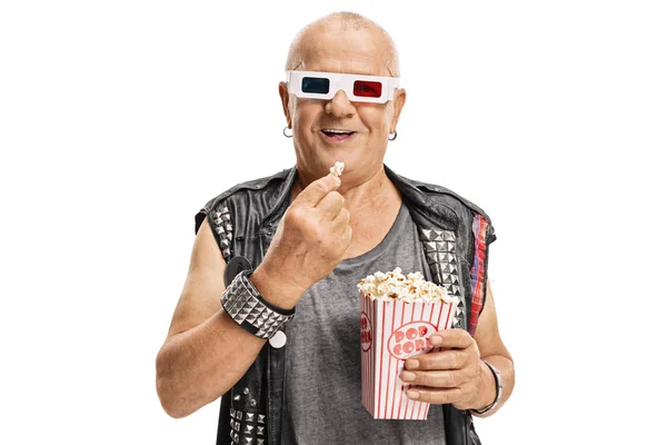 Punker mit 3D-Brille und Popcorn — Stockfoto