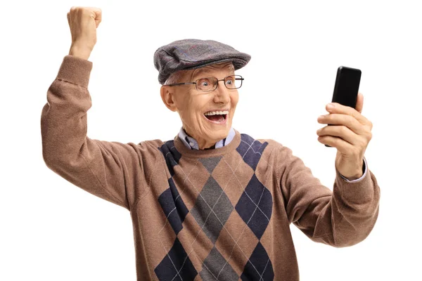 Старший з телефоном жестикулює щастя — стокове фото