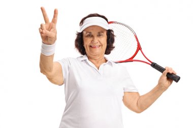 Bir zafer işareti yaparak yaşlı tenis oyuncusu