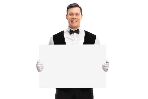 Pincér tartja egy üres karton jele, és mosolyogva — Stock Fotó
