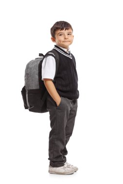 Bir sırt çantası ile küçük okul çocuğu
