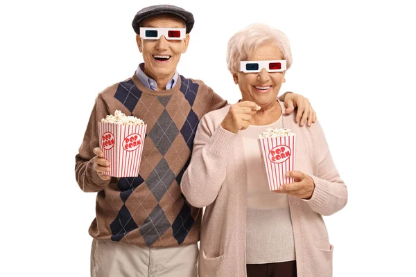 Mayores con gafas 3D y palomitas de maíz — Foto de Stock