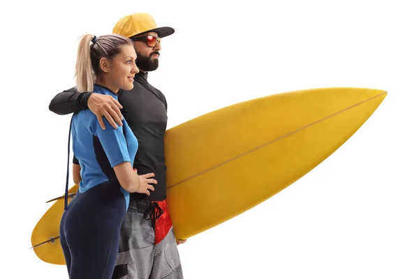 Weibliche und männliche Surfer mit Surfbrett — Stockfoto