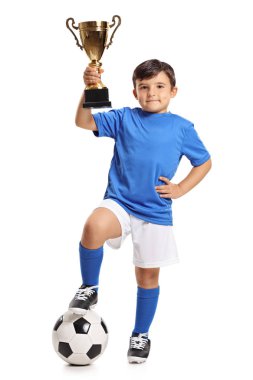 Futbol ve Altın Kupa ile küçük çocuk