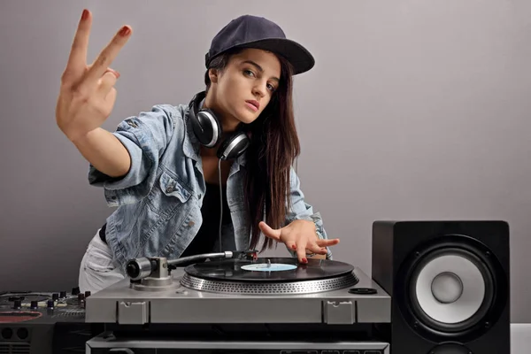 Female DJ making a peace sign — Stock Photo, Image