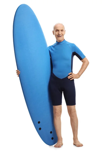 Bir surfboard ile bir senior portresi — Stok fotoğraf