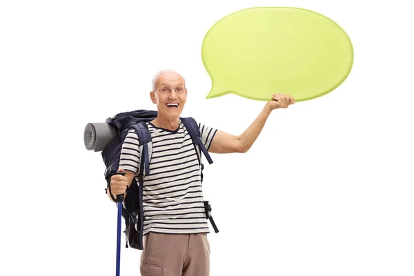 Elderly hiker holding a speech bubble — Stock Photo, Image