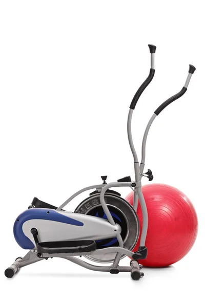 Cross trainer machine and a pilates ball — Stock Photo, Image