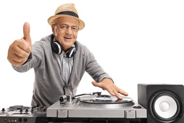 Eski Dj bir başparmak yukarı hareketi yapma