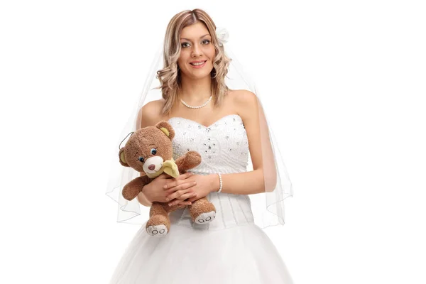 Jeune mariée tenant un ours en peluche — Photo