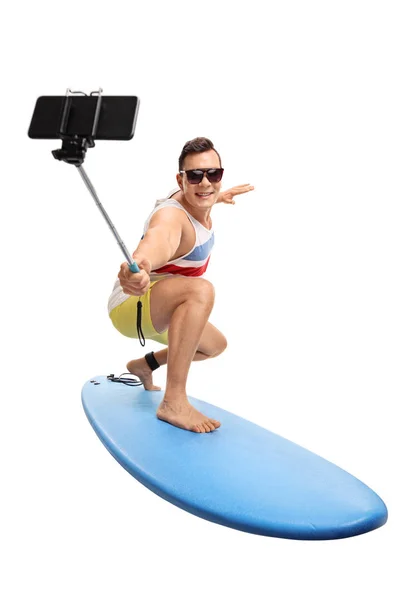 Uomo che fa surf e si fa un selfie con un bastone — Foto Stock