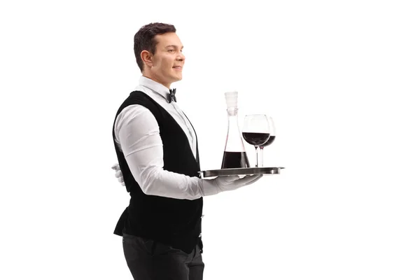 Kellner hält Tablett mit Wein und Gläsern — Stockfoto