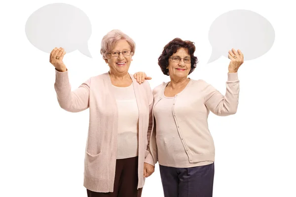 Весёлые пожилые женщины с речевыми пузырями — стоковое фото