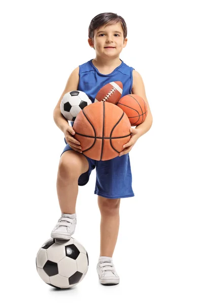 Menino segurando diferentes tipos de bolas esportivas — Fotografia de Stock