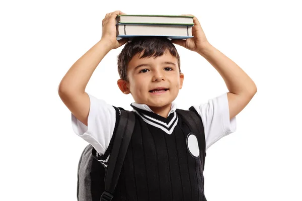 Estudante segurando livros em sua cabeça — Fotografia de Stock