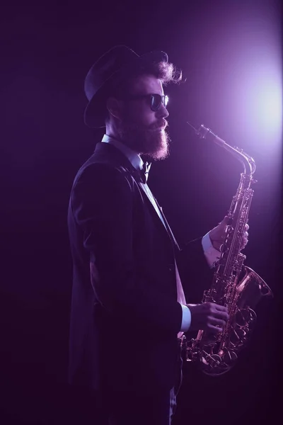 Saxofonista en el escenario —  Fotos de Stock