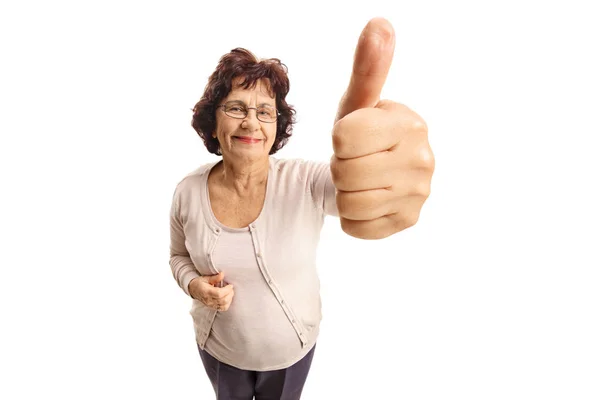 Señora mayor haciendo un pulgar hacia arriba signo — Foto de Stock