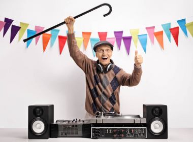 Çok memnun Dj bir başparmak yukarı hareketi yapma