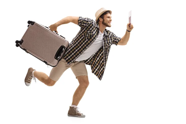 Turista con una maleta y un pasaporte corriendo — Foto de Stock