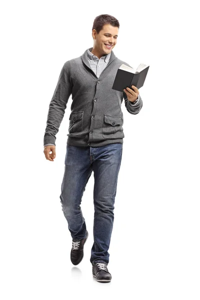 Young man reading a book and walking — Stock Photo, Image