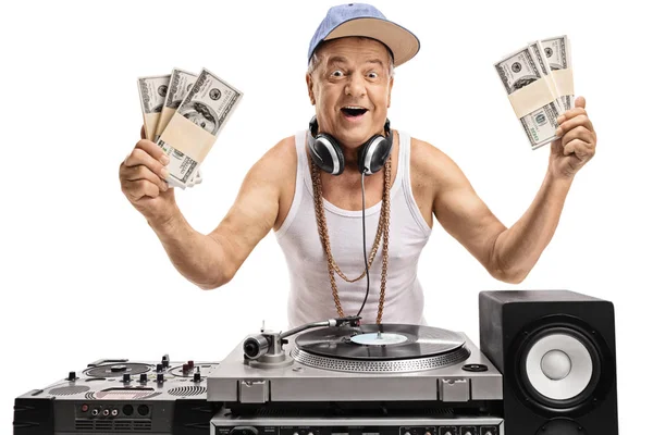 DJ alegre segurando pacotes de dinheiro — Fotografia de Stock