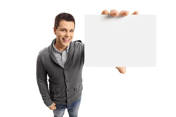 Bir boş kartı gösteren genç adam — Stok fotoğraf