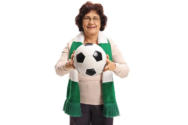 Fan de soccer âgé avec une écharpe et un ballon — Photo