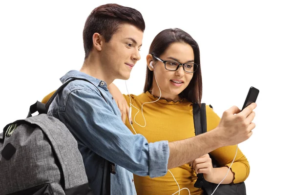 Studenti adolescenti che ascoltano musica al telefono — Foto Stock