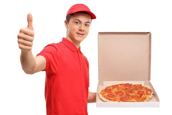 Ragazzo consegna pizza facendo un gesto pollice in su — Foto Stock