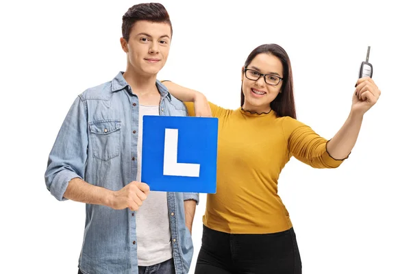 Teenagers with an L-sign and a car key — Stock Photo, Image