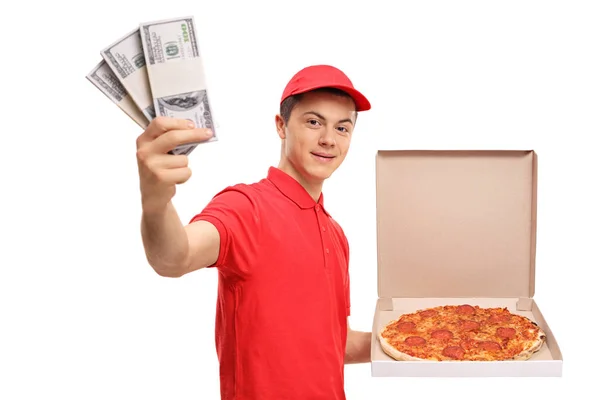 Доставщик пиццы с пачками денег — стоковое фото