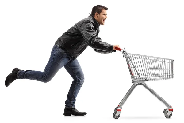 Çalışan ve boş bir alışveriş sepeti iterek motorcu — Stok fotoğraf