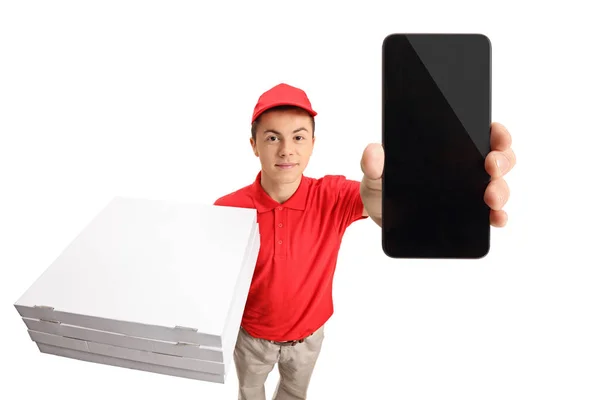 Repartidor de pizza con cajas de pizza mostrando un teléfono — Foto de Stock