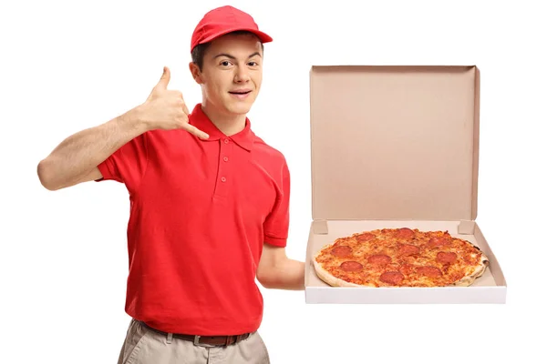 Pizzabote hält eine Pizzaschachtel in der Hand und ruft mich an — Stockfoto