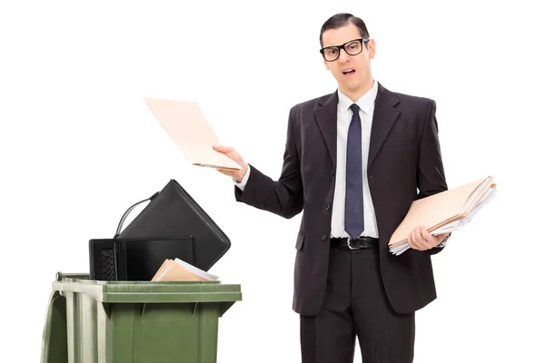 Businessman throwing his stuff in a trash can — Stock Photo, Image