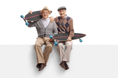 Son sınıflar Yarıyıl tatiline bir panelde oturan longboards