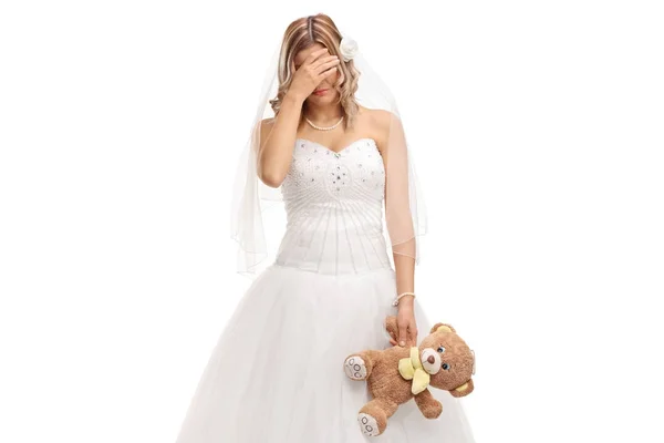 Sad bride with a teddy bear crying — Stock Photo, Image