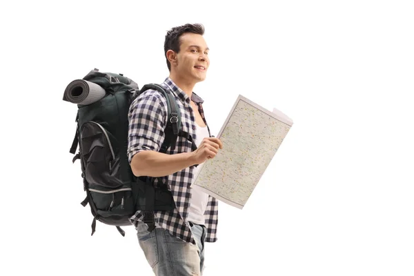 Excursionista sosteniendo un mapa genérico — Foto de Stock