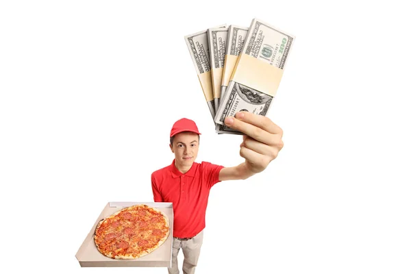 Chłopiec dostawy pizzy z wiązki pieniędzy — Zdjęcie stockowe