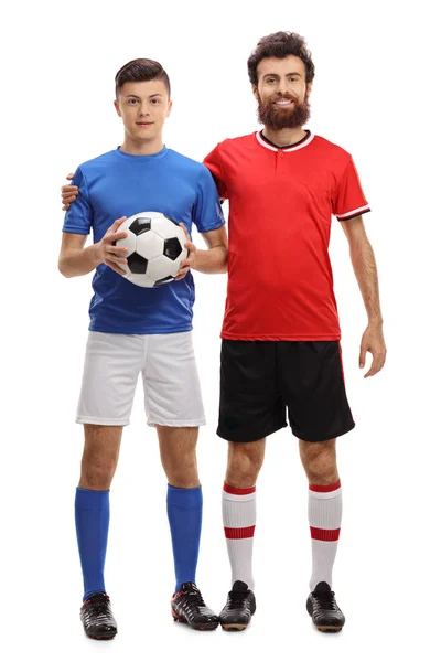 Tonårspojke och hans far med en fotboll — Stockfoto