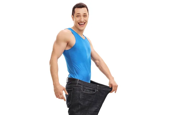 Man met een paar oversized jeans — Stockfoto