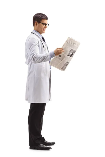 Doctor waiting in line and reading a newspaper — Stock Photo, Image