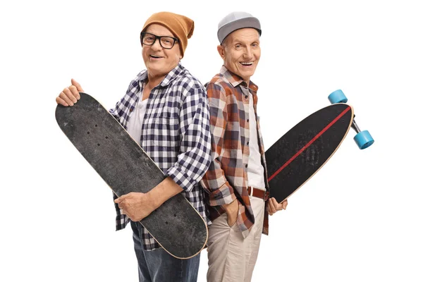 Ältere Hipster Mit Skateboard Und Longboard Blicken Vereinzelt Die Kamera — Stockfoto