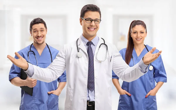 Medical Team Consisted Two Male Doctors Female Doctor — Stock Photo, Image