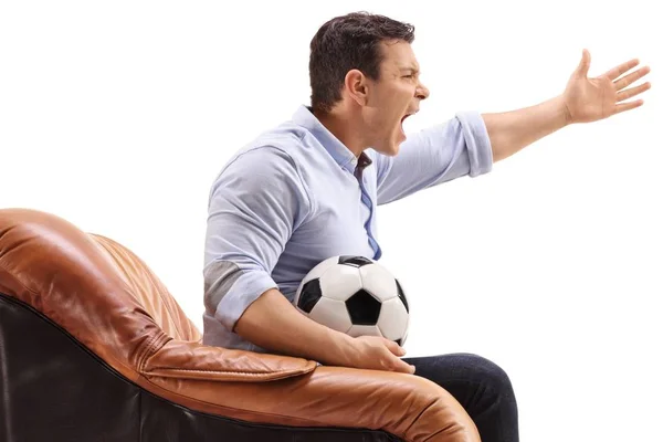 Joven Enojado Con Balón Fútbol Sentado Sillón Gritando Aislado Sobre —  Fotos de Stock