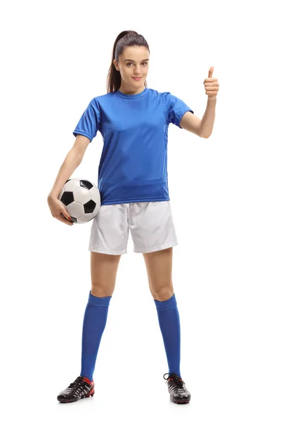白い背景で隔離のサインを親指を作る女子サッカー選手の完全な長さの肖像画 — ストック写真