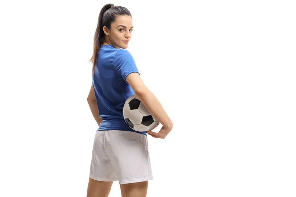 Vrouwelijke Voetballer Met Een Voetbal Kijken Haar Schouder Geïsoleerd Witte — Stockfoto