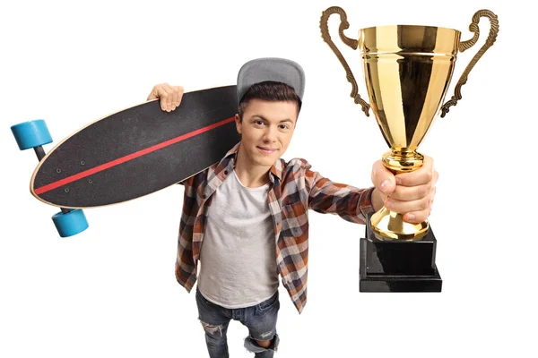 Patinador Adolescente Com Longboard Mostrando Troféu Dourado Isolado Fundo Branco — Fotografia de Stock